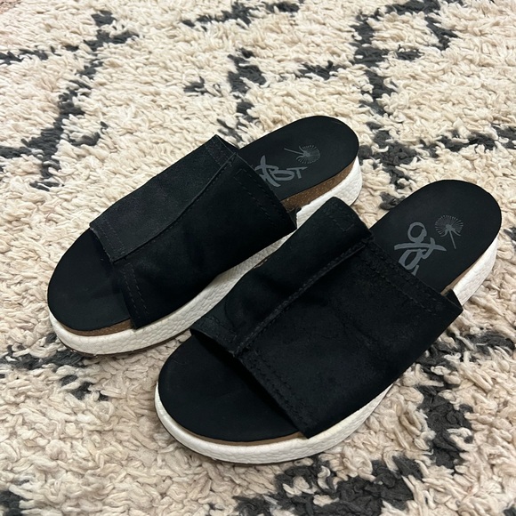 Women’s Slide wedge sandal. Size 8 - Picture 4 of 6